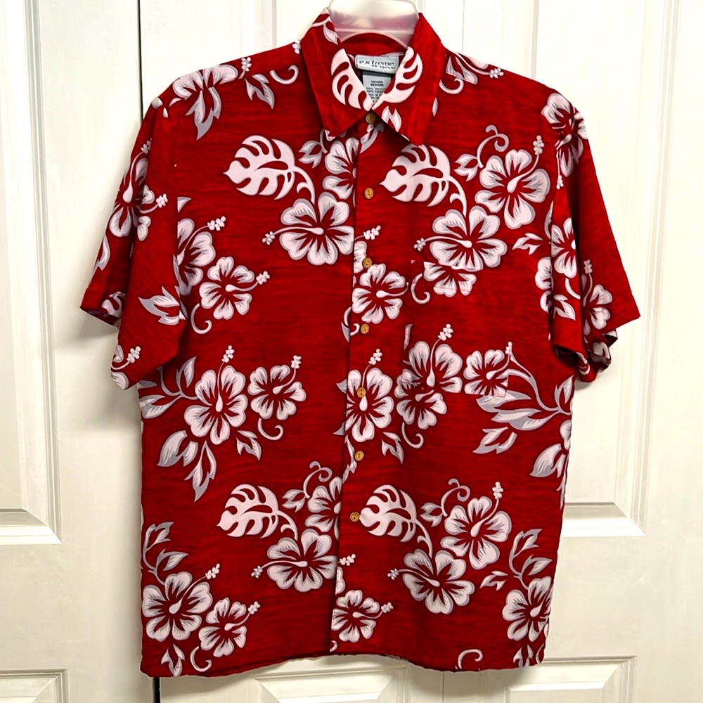 Extreme Gear Red White Gray Tropical Print Short Sleeve Pocket Shirt Size M